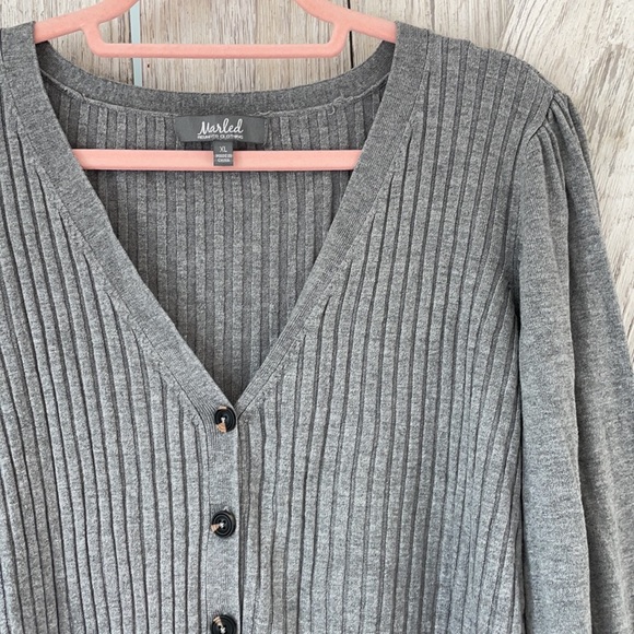 Marled Button Front Ribbed V-Neck Cardigan Top - Picture 4 of 8